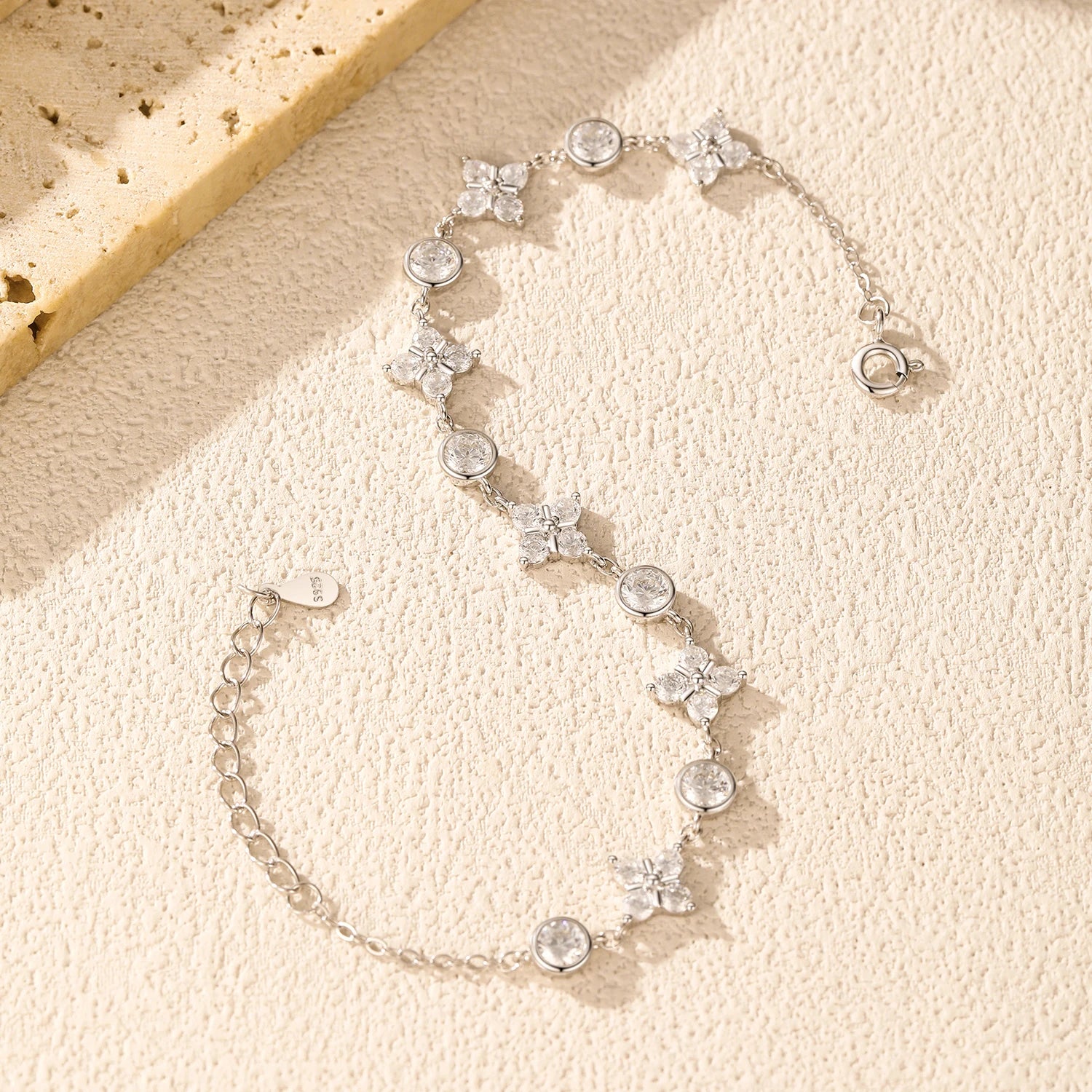 925 Sterling Silver Exquisite Dazzling Lucky Four-Leaf Clover Clear Zirconia Charm Bracelet