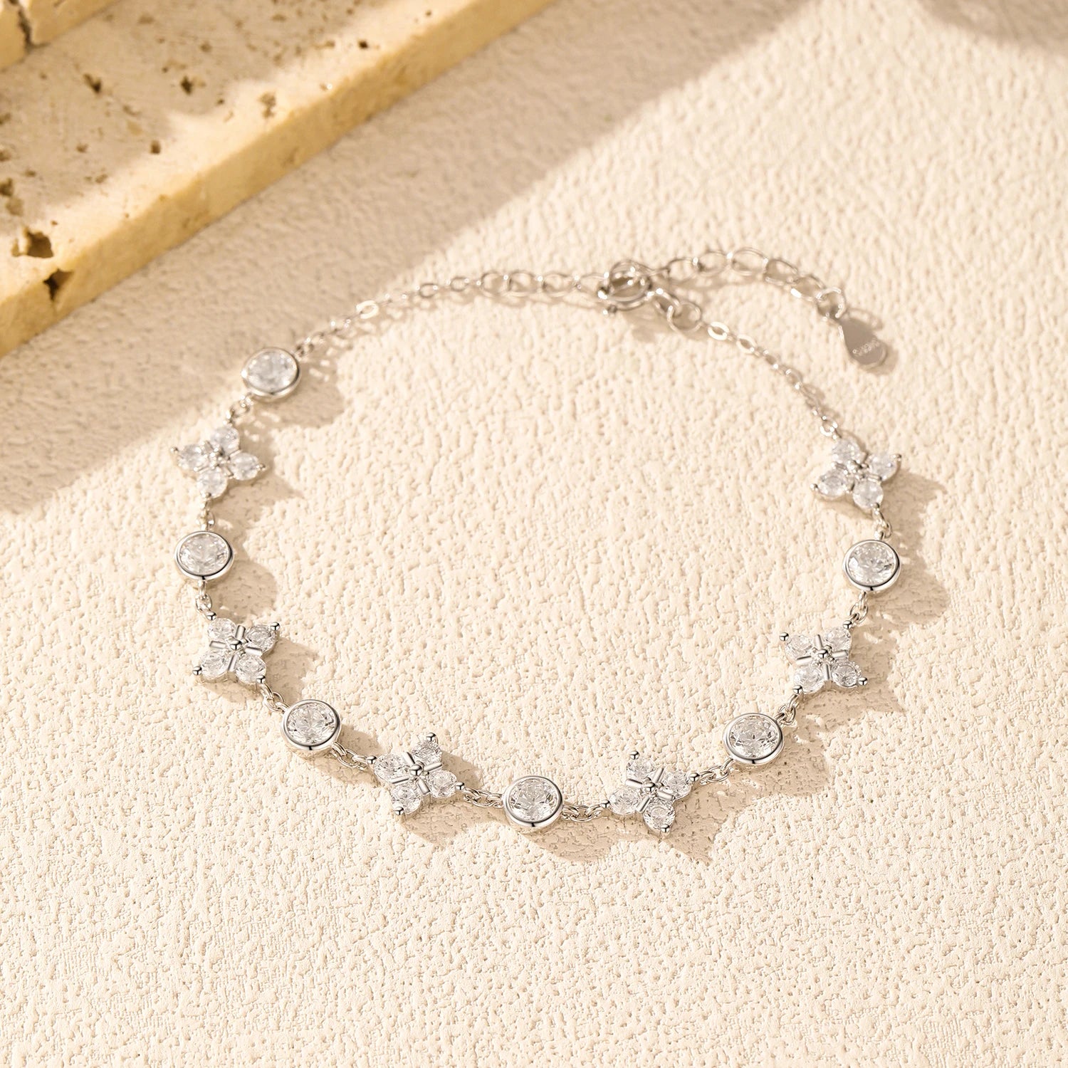 925 Sterling Silver Exquisite Dazzling Lucky Four-Leaf Clover Clear Zirconia Charm Bracelet